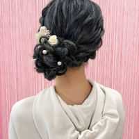 画像11816：花飾り低めシニヨン｜梅田・北新地ヘアセット
