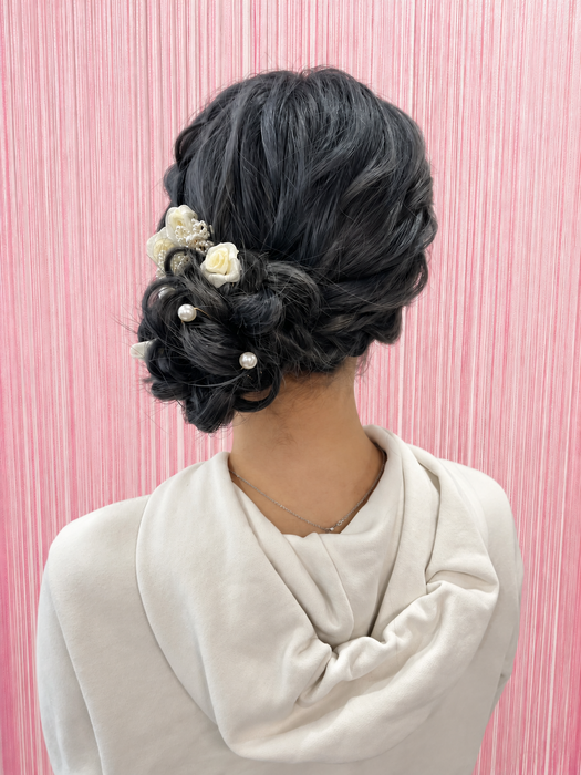 画像11816：花飾り低めシニヨン｜梅田・北新地ヘアセット