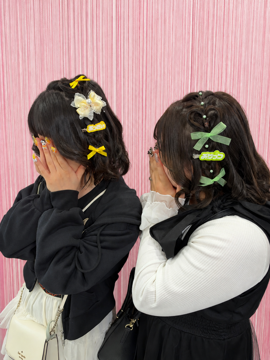画像11831：花飾り低めシニヨン｜梅田・北新地ヘアセット