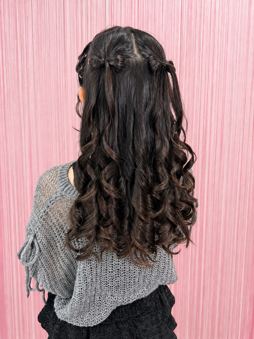 画像11836：花飾り低めシニヨン｜梅田・北新地ヘアセット