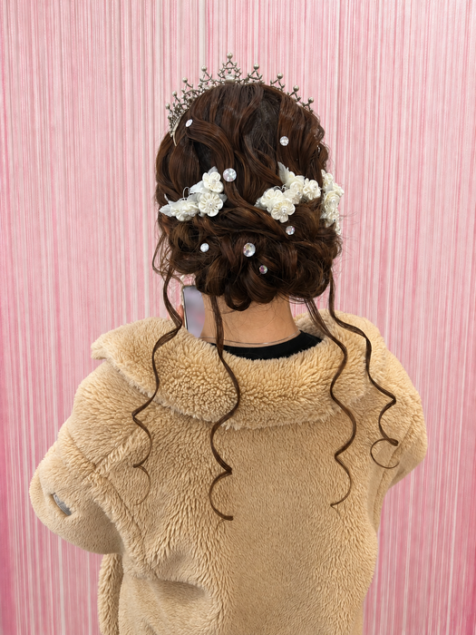 画像11856：花飾り低めシニヨン｜梅田・北新地ヘアセット