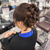 画像11861：花飾り低めシニヨン｜梅田・北新地ヘアセット