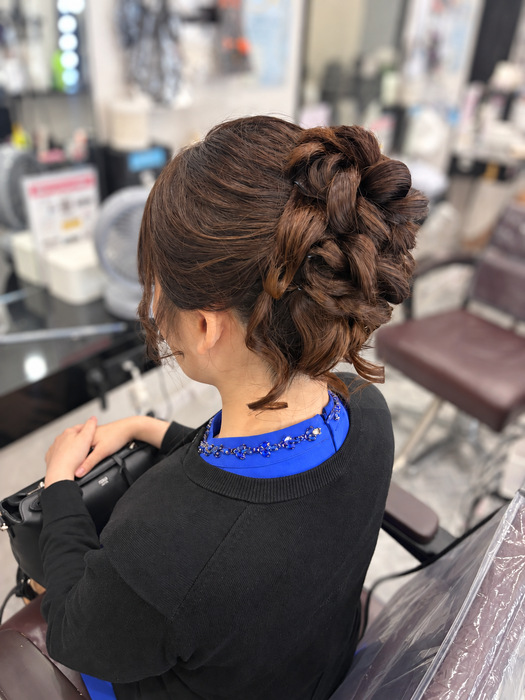 画像11861：花飾り低めシニヨン｜梅田・北新地ヘアセット