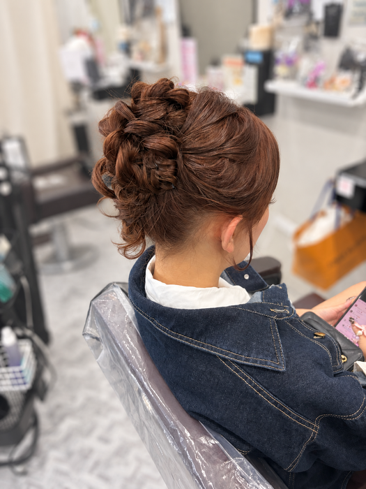 画像11867：花飾り低めシニヨン｜梅田・北新地ヘアセット