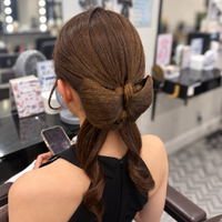 画像11877：花飾り低めシニヨン｜梅田・北新地ヘアセット