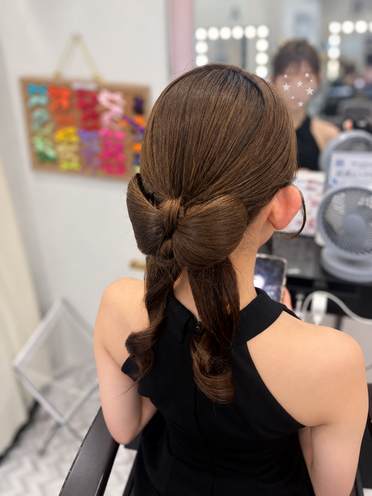 画像11878：花飾り低めシニヨン｜梅田・北新地ヘアセット