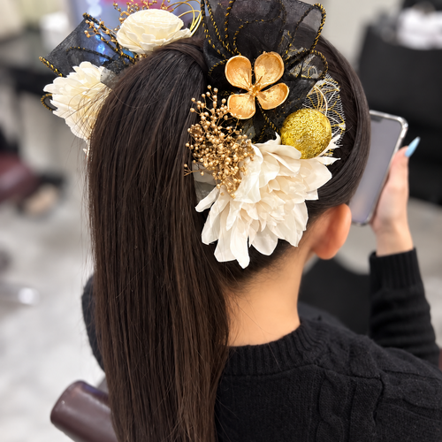 画像11884：花飾りストレートポニーテール｜梅田・北新地ヘアセット