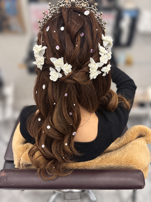 画像11887：花飾り低めシニヨン｜梅田・北新地ヘアセット