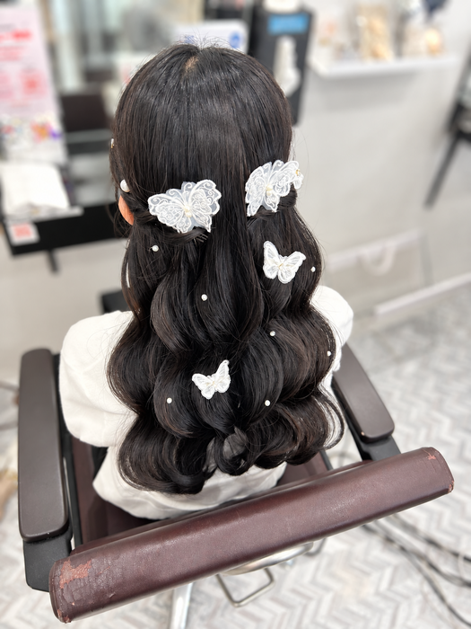 画像11890：花飾り低めシニヨン｜梅田・北新地ヘアセット