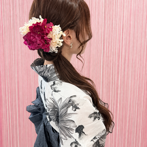 画像11905：花飾りサイド巻き髪アレンジ｜梅田・北新地ヘアセット