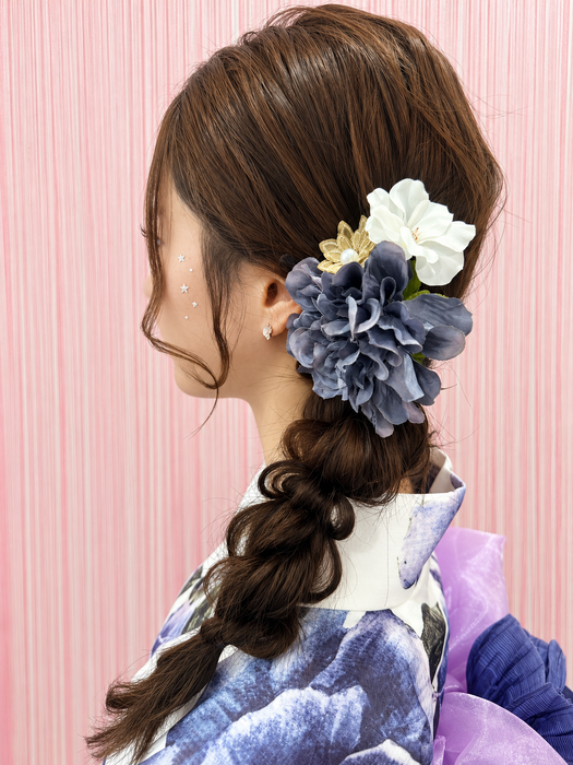 画像11907：花飾り低めシニヨン｜梅田・北新地ヘアセット