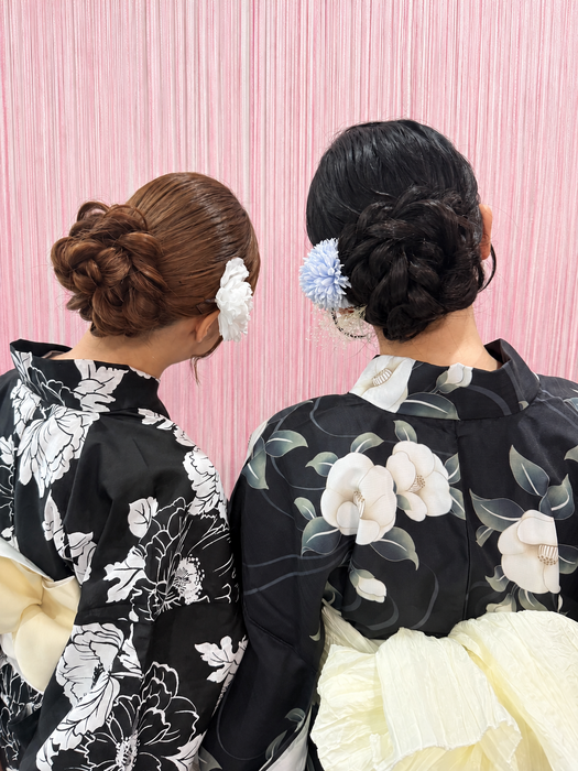 画像11909：花飾り低めシニヨン｜梅田・北新地ヘアセット
