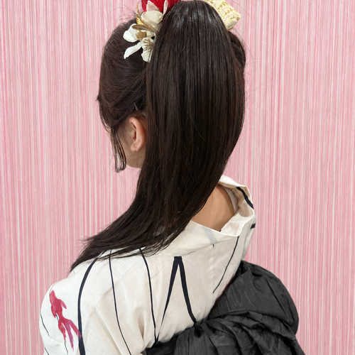 画像11911：花飾りストレートポニーテール｜梅田・北新地ヘアセット