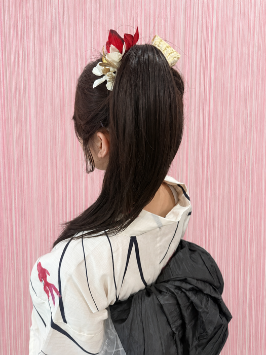 画像11911：花飾り低めシニヨン｜梅田・北新地ヘアセット