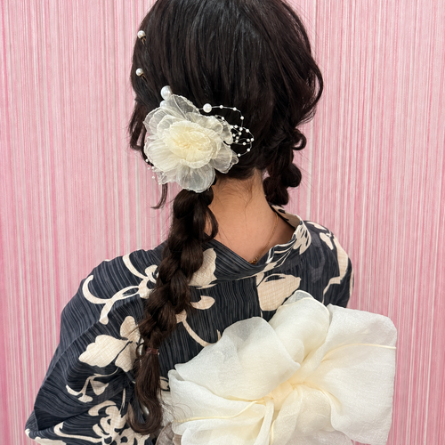 画像11913：花飾りツイン編みおろし｜梅田・北新地ヘアセット