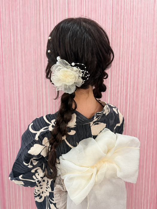 画像11913：花飾り低めシニヨン｜梅田・北新地ヘアセット