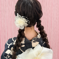 画像11915：花飾り低めシニヨン｜梅田・北新地ヘアセット
