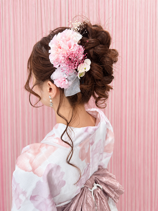 画像11918：花飾り低めシニヨン｜梅田・北新地ヘアセット