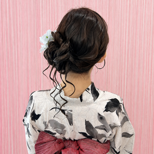 画像11921：花飾り低めシニヨン｜梅田・北新地ヘアセット