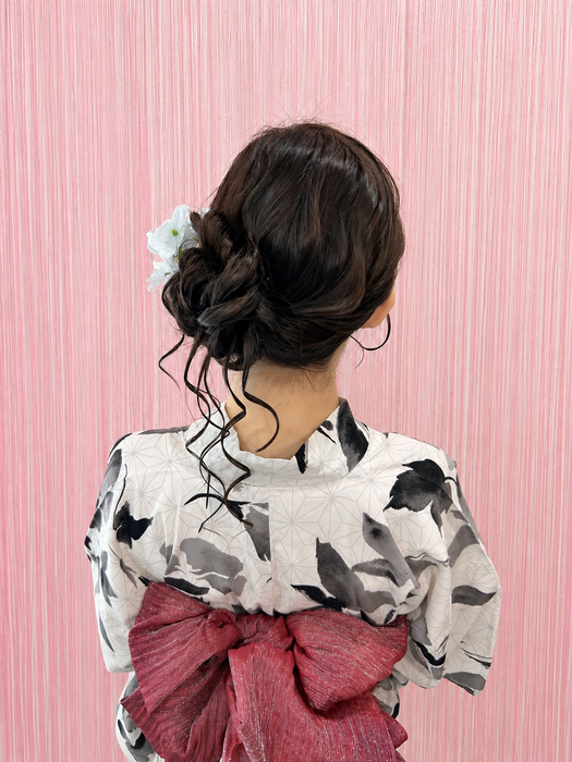 画像11921：花飾り低めシニヨン｜梅田・北新地ヘアセット