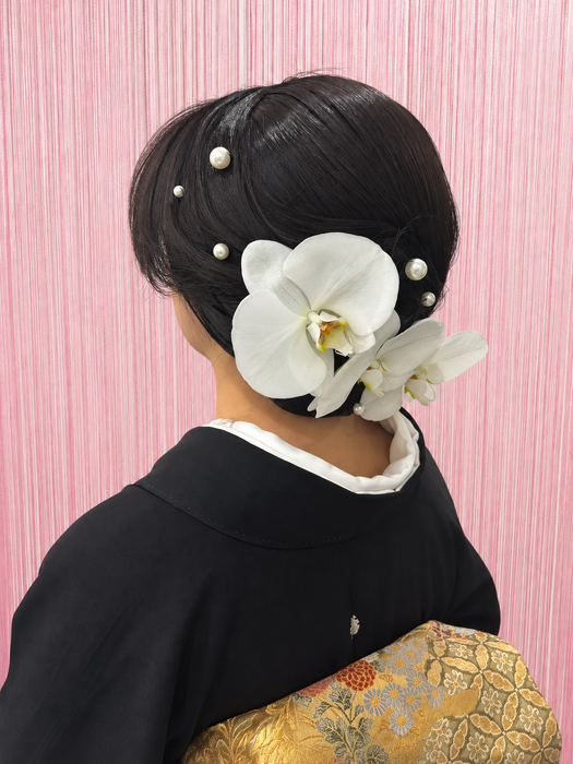 画像11940：花飾り低めシニヨン｜梅田・北新地ヘアセット