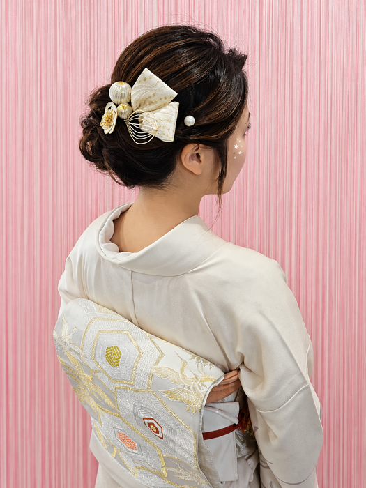 画像11942：花飾り低めシニヨン｜梅田・北新地ヘアセット