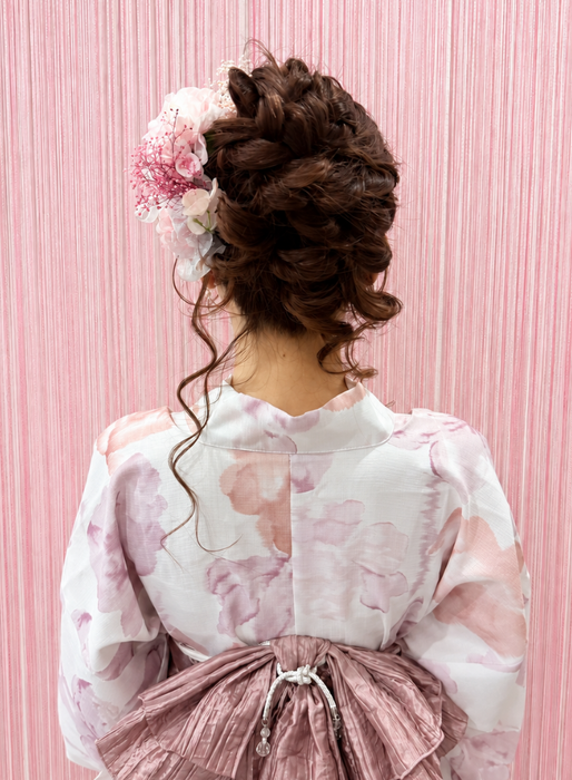 画像11952：花飾り低めシニヨン｜梅田・北新地ヘアセット